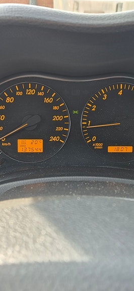 Toyota Avensis 8 of 12