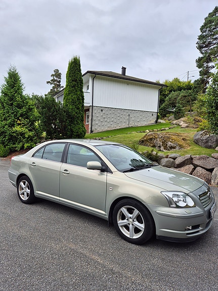 Toyota Avensis 2 of 12