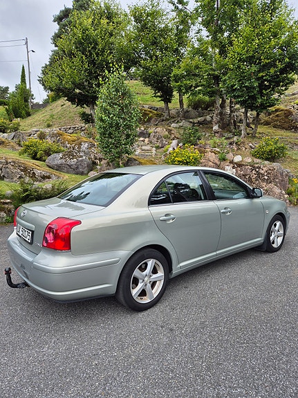 Toyota Avensis 3 of 12