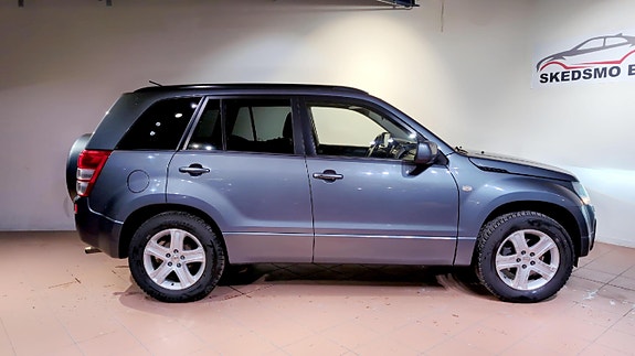 Suzuki Grand Vitara 3 of 8