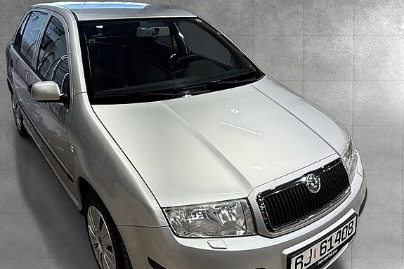 Skoda Fabia 2 of 14