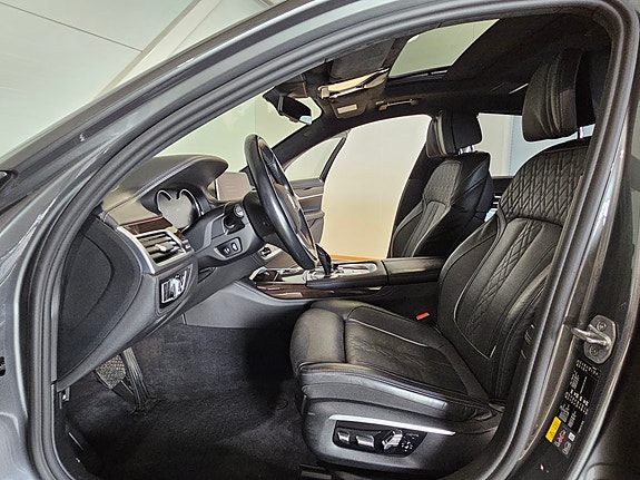 BMW 740Le 9 of 30