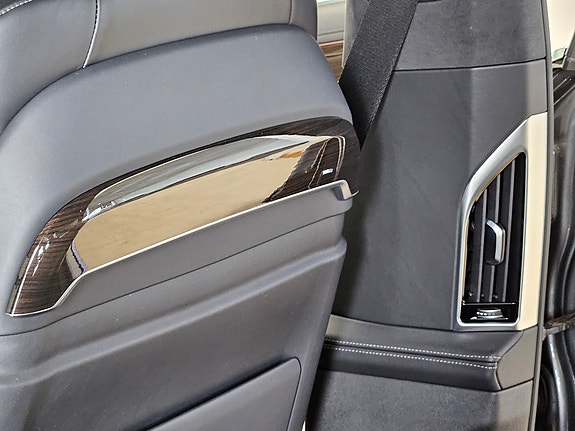 BMW 740Le 27 of 30