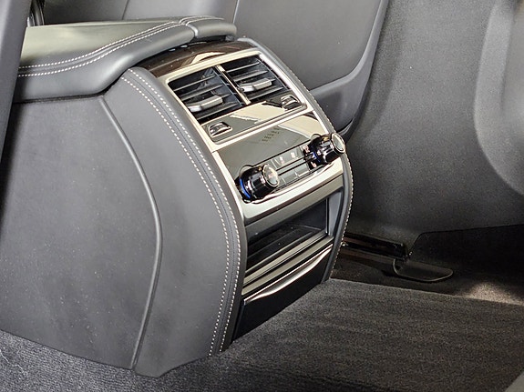 BMW 740Le 25 of 30