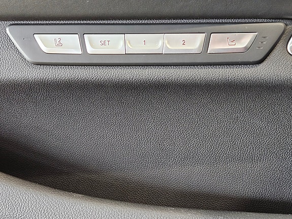 BMW 740Le 8 of 30