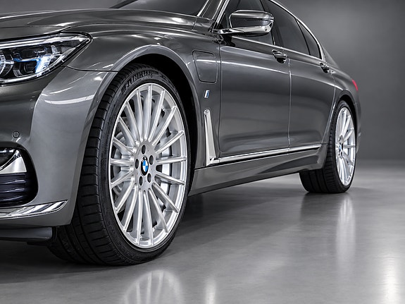 BMW 740Le 4 of 30