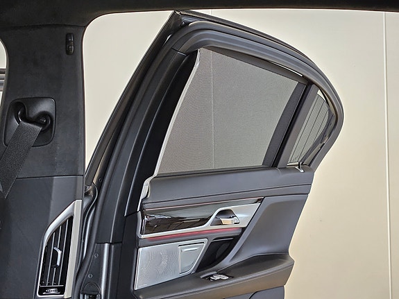 BMW 740Le 24 of 30