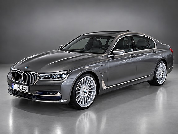 BMW 740Le 2 of 30