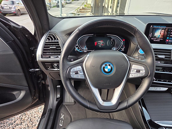 BMW iX3 7 of 29