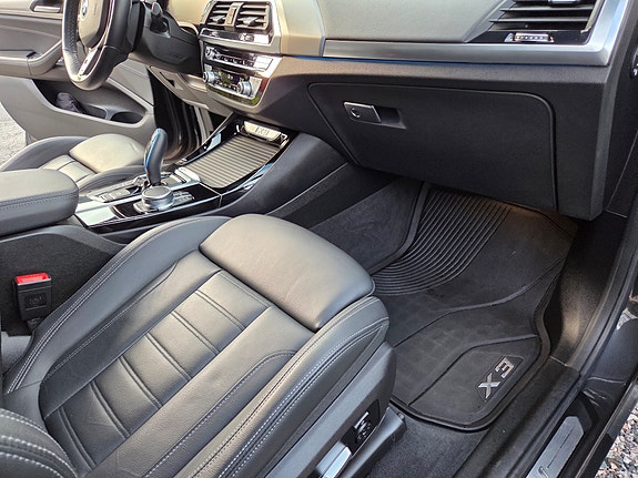 BMW iX3 11 of 29