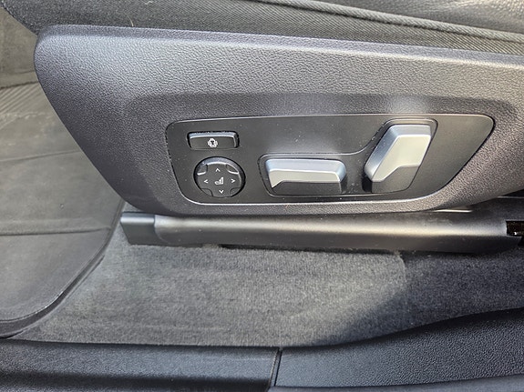 BMW iX3 4 of 29