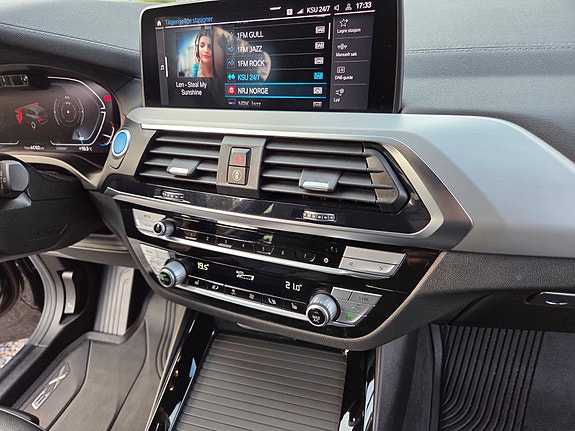 BMW iX3 9 of 29