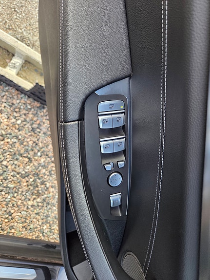 BMW iX3 6 of 29