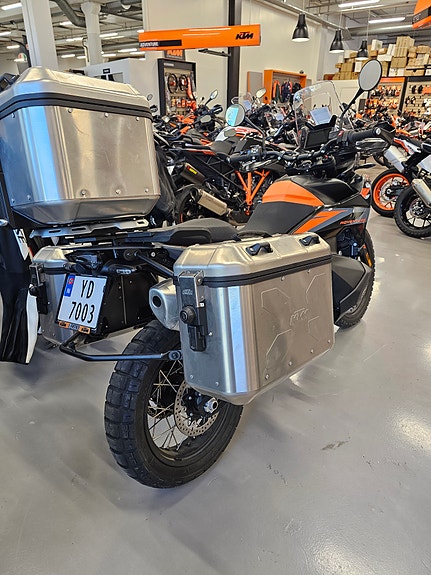 KTM 890 Adventure 4 of 10