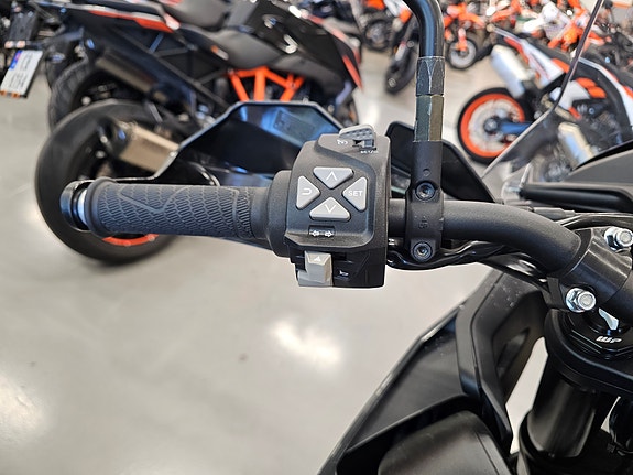 KTM 890 Adventure 7 of 10
