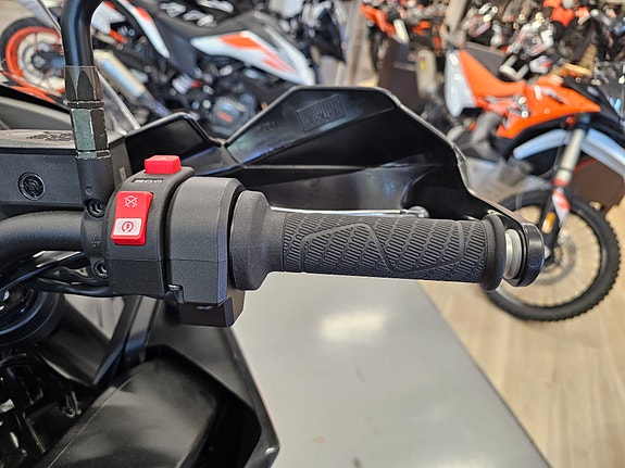 KTM 890 Adventure 9 of 10