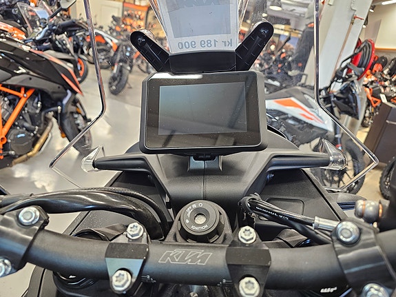 KTM 890 Adventure 8 of 10