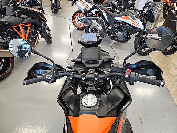 KTM 890 Adventure 6 of 10