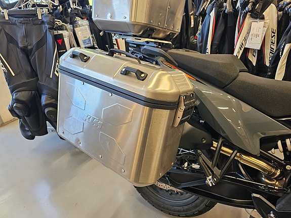 KTM 890 Adventure 10 of 10