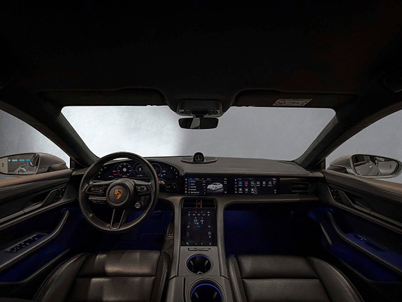 Porsche Taycan 15 of 30