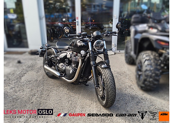 Triumph Bonneville Bobber 2 of 11