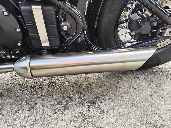 Triumph Bonneville Bobber 11 of 11