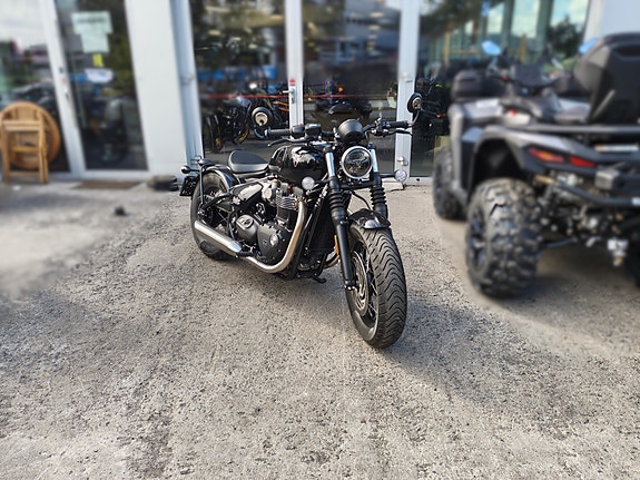 Triumph Bonneville Bobber 3 of 11