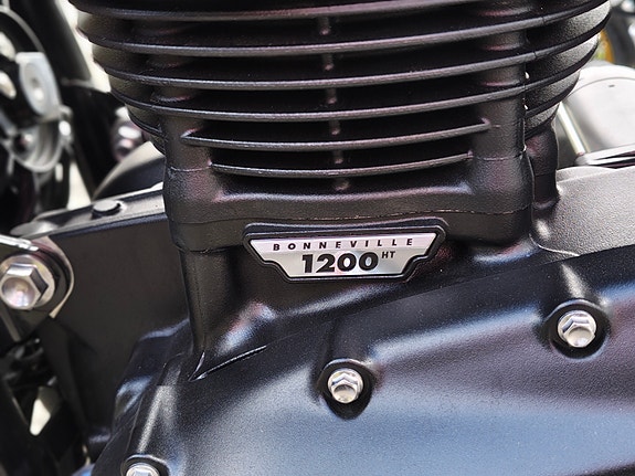 Triumph Bonneville Bobber 9 of 11