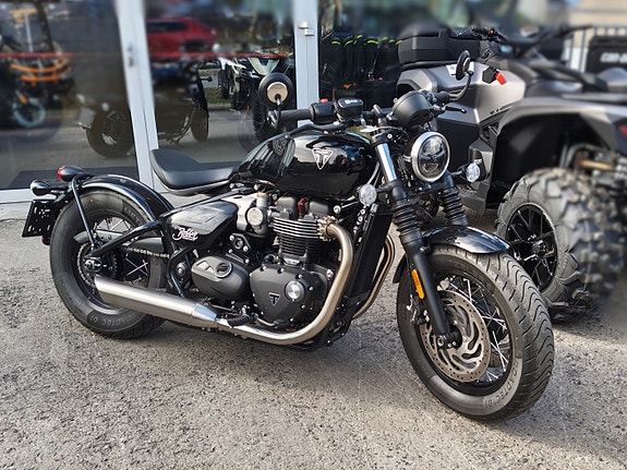 Triumph Bonneville Bobber 4 of 11