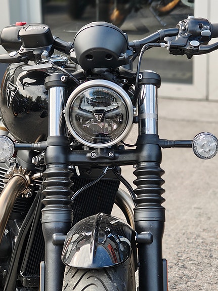Triumph Bonneville Bobber 5 of 11