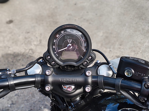 Triumph Bonneville Bobber 8 of 11
