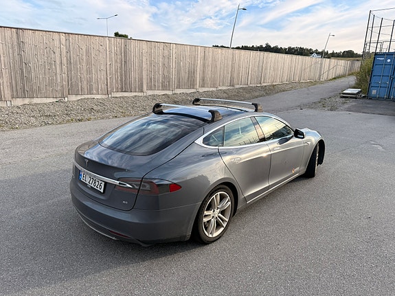 Tesla Model S 4 of 13