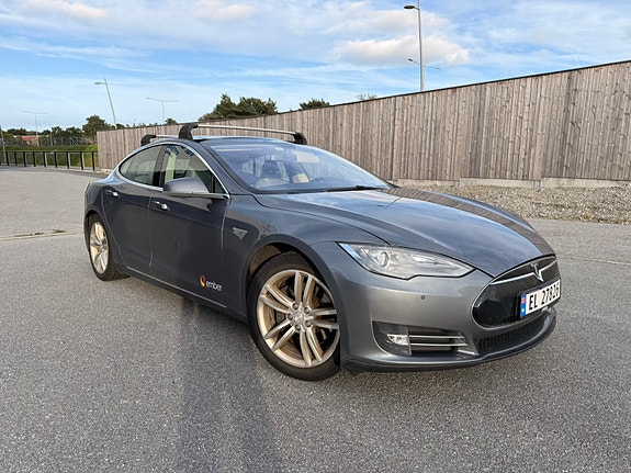 Tesla Model S 9 of 13