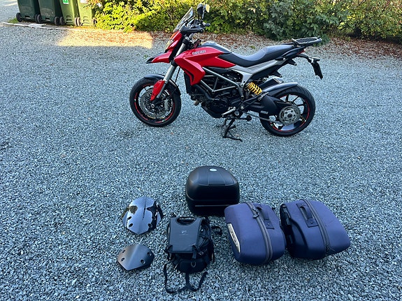 Ducati Hyperstrada 5 of 11