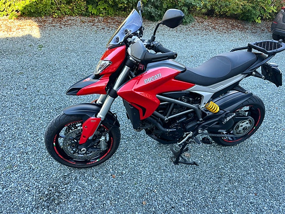 Ducati Hyperstrada 2 of 11