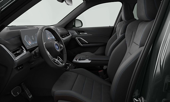 BMW iX1 3 of 5