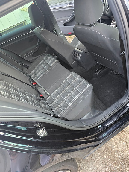 Volkswagen Golf VII 18 of 22