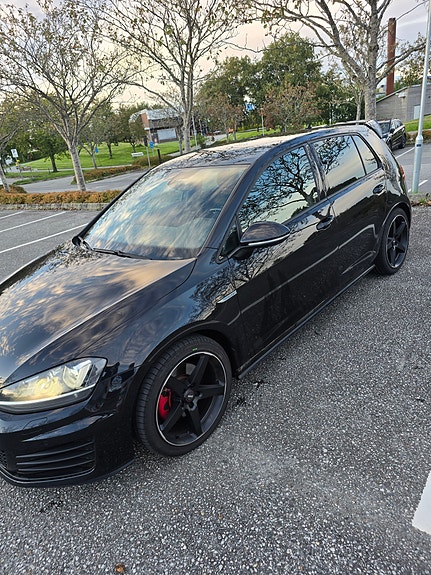 Volkswagen Golf VII 2 of 22
