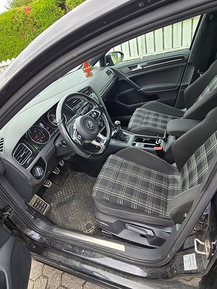 Volkswagen Golf VII 11 of 22