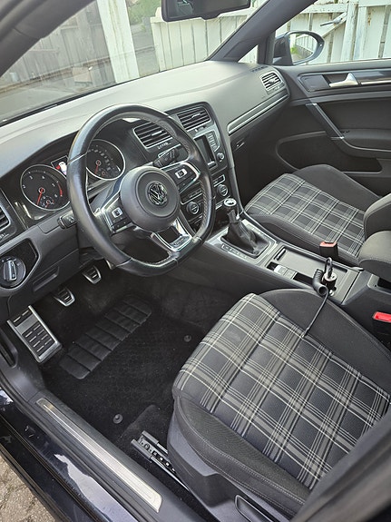 Volkswagen Golf VII 21 of 22