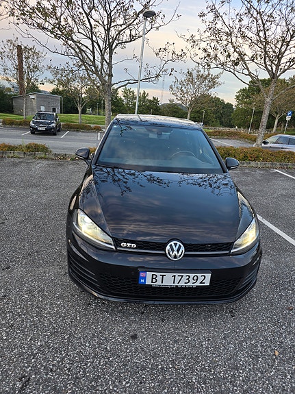 Volkswagen Golf VII 3 of 22