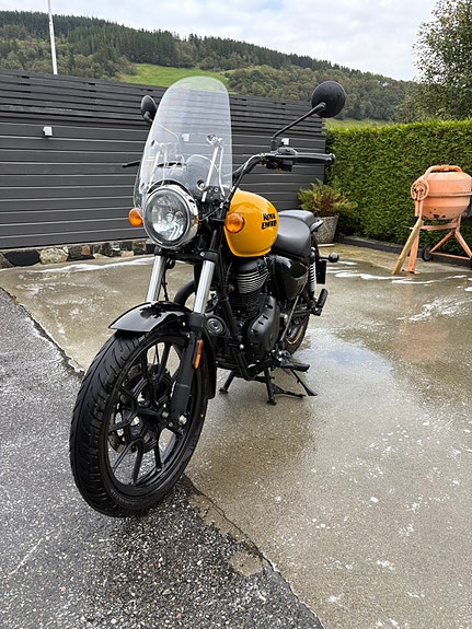 Royal Enfield Meteor 350 2 of 9