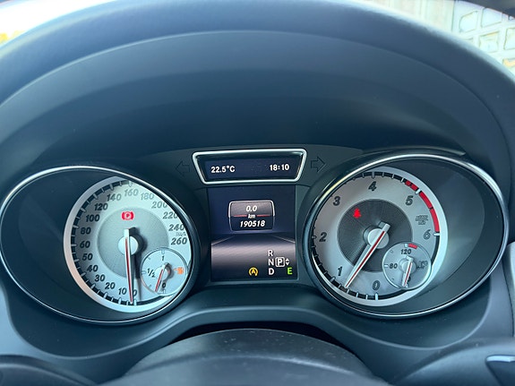 Mercedes-Benz GLA200 20 of 27
