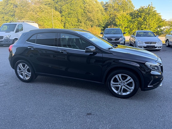 Mercedes-Benz GLA200 6 of 27