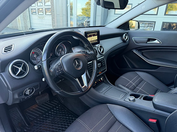 Mercedes-Benz GLA200 12 of 27