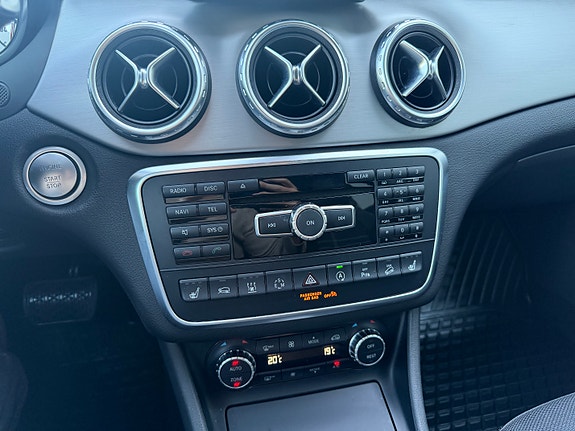 Mercedes-Benz GLA200 21 of 27