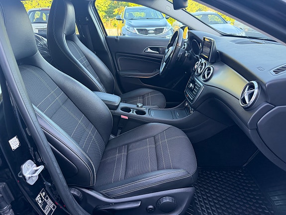 Mercedes-Benz GLA200 18 of 27