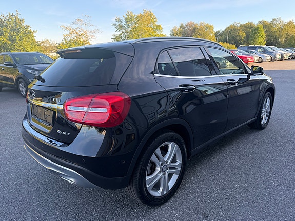 Mercedes-Benz GLA200 7 of 27