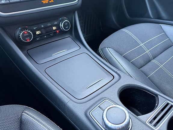 Mercedes-Benz GLA200 22 of 27