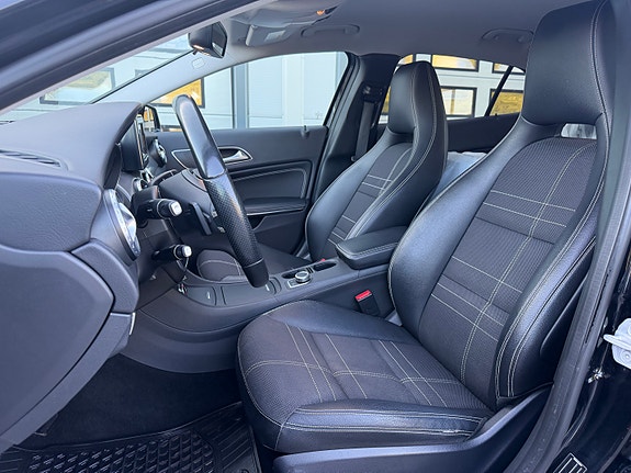 Mercedes-Benz GLA200 16 of 27